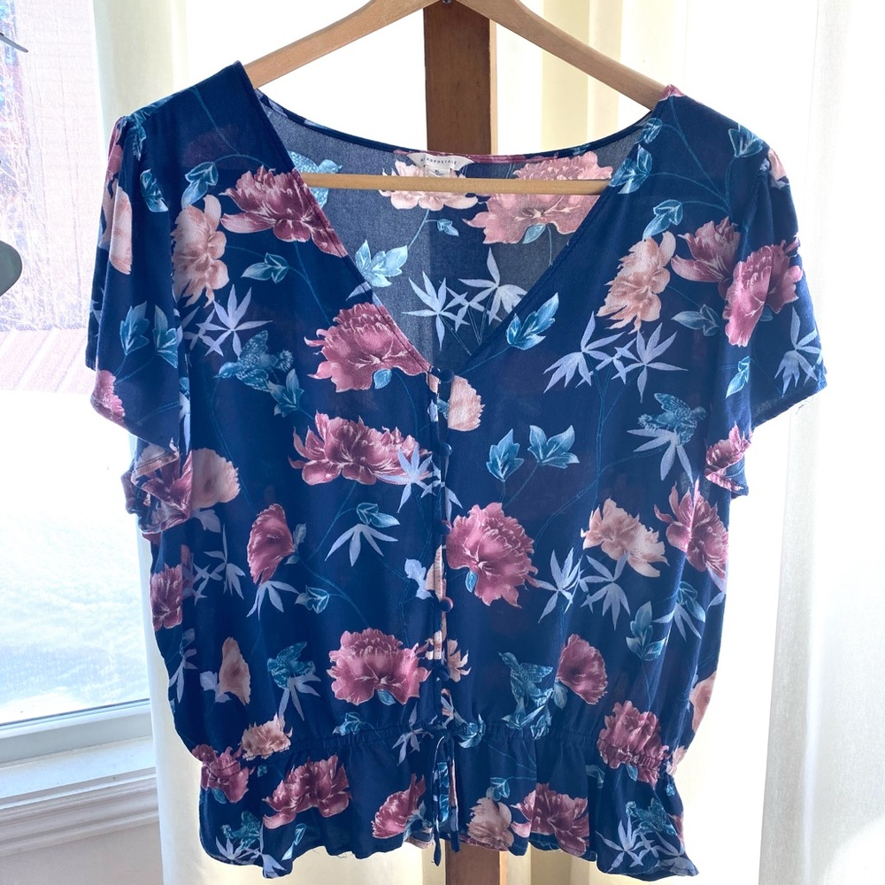 Aeropostale floral flutter sleeve top